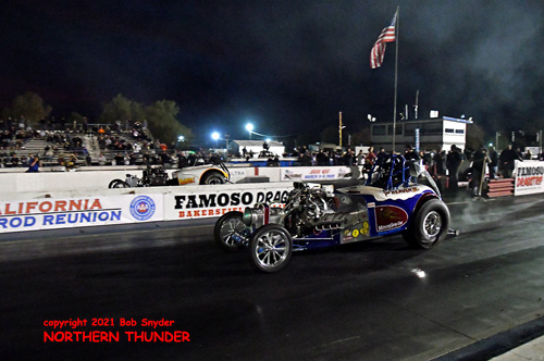 Jeff Bennett - 'Pure Heaven' (near lane) vs 
Nick Van Horn - 'Panic!' (far lane) - AA/FA